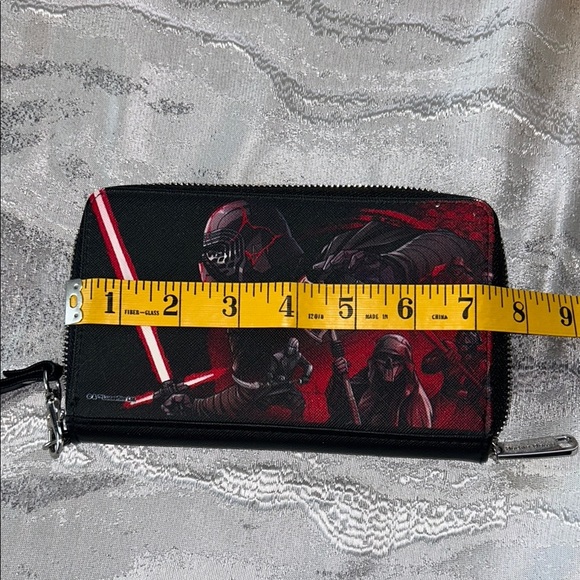 Buckle-Down Black and red Wallet - Picture 8 of 10